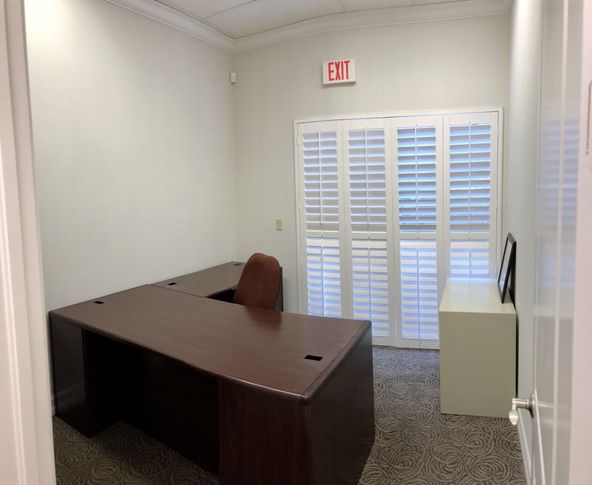 Vanderbilt Galleria : 9010 Strada Stell Ct, Naples, FL 34109